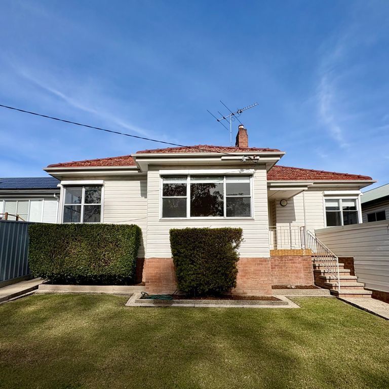 18 Tiral Street, Charlestown - Photo 1