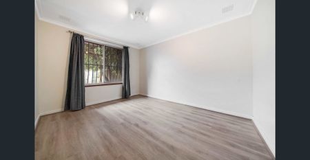 Charming Two-Bedroom Villa in Prime Wembley Location - Photo 2