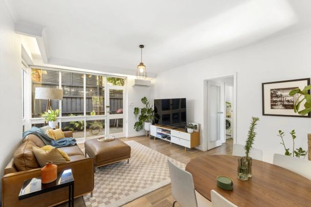 Spacious, Stylish & Superbly Located Ground-Floor Apartment - FURNISHED - Photo 1