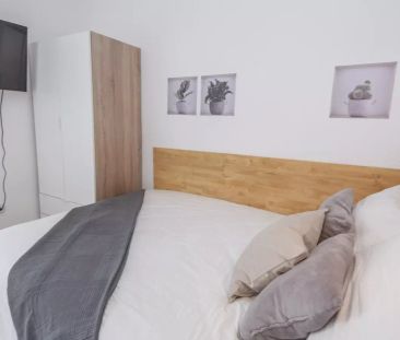 Room in a shared 6-bedroom apartment for rent in Gaztambide - Photo 6