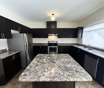 Charming 3 Bed, 2.5 Family Home – Wasaga Beach - Photo 6