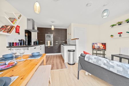 5 Bed Terraced House, Wider Mead, BS16 - Photo 4