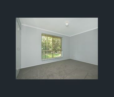 Spacious Lowset Brick Family Home in Peaceful Darling Heights - Photo 2