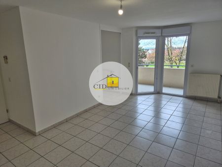 Location Appartement 3 pièces 66m² ST BONNET DE MURE 69720 - Photo 2