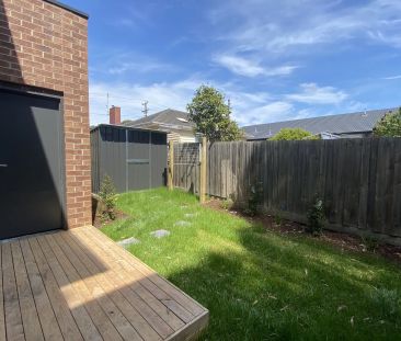 3 bedroom townhouse - Photo 3