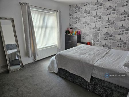 3 bedroom end of terrace house to rent - Photo 4