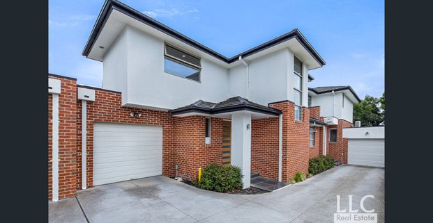 Stylish Modern Home in Brentwood Secondary Zone - Photo 1