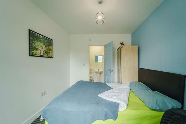 8 bedroom detached house to rent - Photo 1