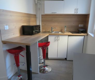 Appartement à louer - REIMS- RUE DU CHAMP DE MARS - Photo 5