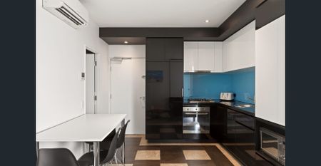 North-Facing Brilliance in The Quays – Fully Furnished with Panoramic Views - Photo 4