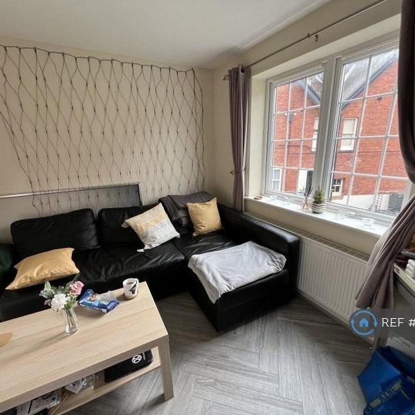4 bedroom end of terrace house to rent - Photo 1