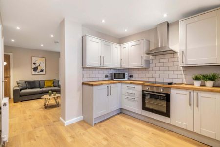 18 Hartley Grove, Leeds, LS6 2LD - Photo 4