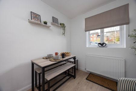 5 Bed Semi-Detached House, Paxton Court, LS12 - Photo 4