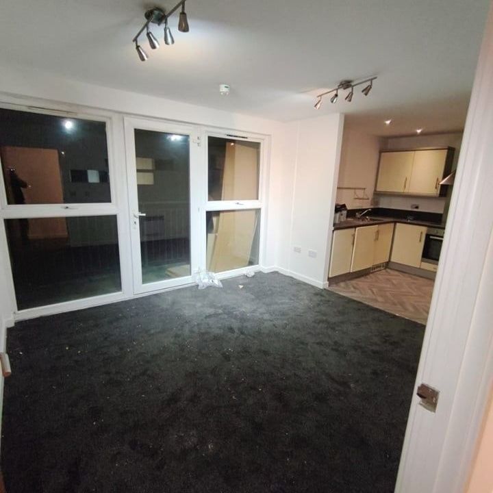 2 Bed Flat, Newbury Road, IG2 - Photo 1