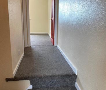 2 Bed Terraced House, Warrels Court, LS13 - Photo 4