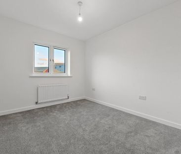 4 bedroom end of terrace house to rent - Photo 4