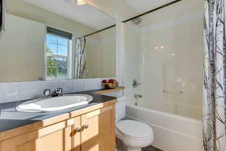 Spacious 3 Bedroom Family Home For Rent In Quiet Prestwick Community - Photo 2