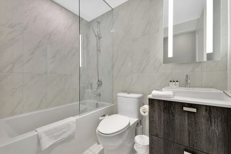 Spadina Avenue - Photo 3