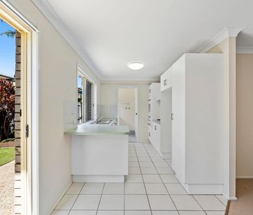 BIG COURTYARD ENERGY IN A BOUTIQUE COMPLEX - Photo 5