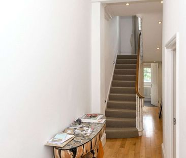 An impressive family home set over five floors and refurbished to a... - Photo 5