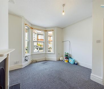 Good size double bedroom, ground floor apartment having recently been redecorated with newly fitted bathroom. Located within half a mile of Preston Park train station. Offered to let un-furnished. Available now! - Photo 3