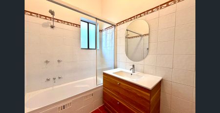 Beautifully Renovated Cottage in the Heart of The Junction - Photo 5