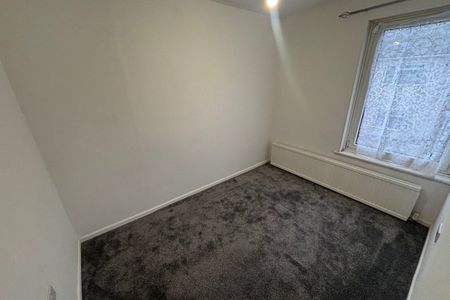 Edinburgh Street, SWINDON - Photo 2