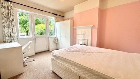 4 bedroom semi-detached house to rent - Photo 2