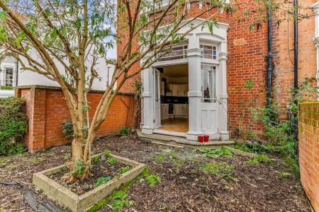 1 Bedroom Flat To Let - Photo 2