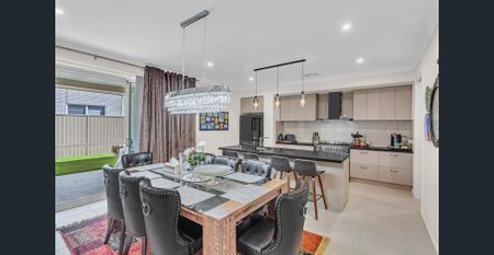 OUTSTANDING FAMILY HOME IN QUIET STREET - Photo 3