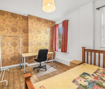3 bedroom flat to rent - Photo 5