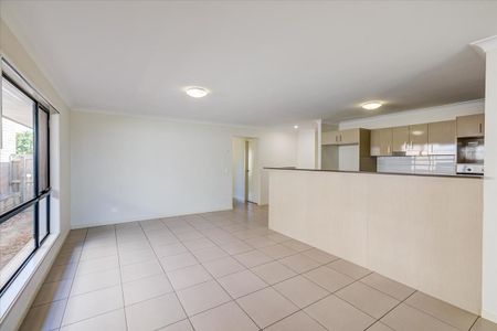 Beautiful Family Home in the Heart of Pimpama - Photo 4