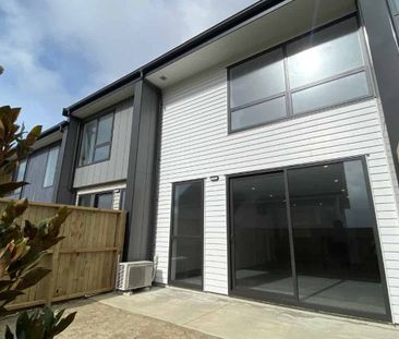 EXCEPTIONALLY DESIGNED TOWNHOUSE: - Photo 4