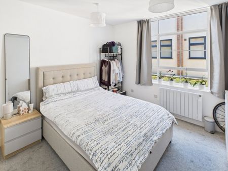 Churchfield Road, Chalfont St. Peter, Gerrards Cross,SL9 - Photo 5