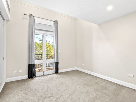 Statement Architecture in the heart of the village! - Photo 2