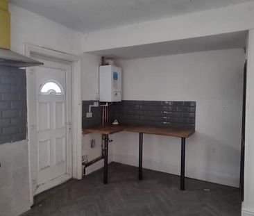 3 bedroom terraced house to rent - Photo 6