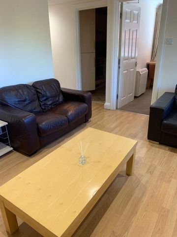 3 bedroom apartment to rent - Photo 2