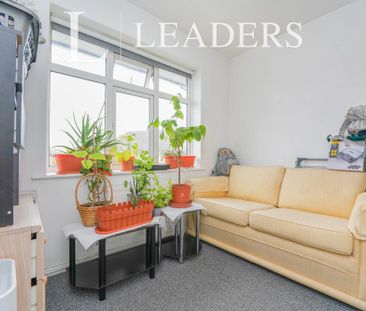 2 bedroom maisonette to rent St Georges Drive, Cheltenham, GL51 - Photo 2