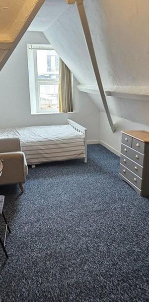 1 bedroom in a house share to rent - Photo 1