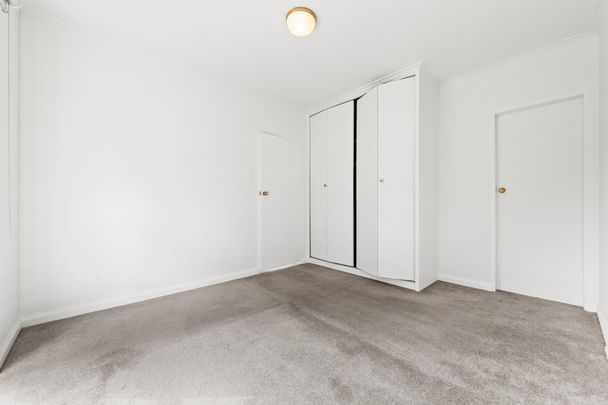 Charming Top Floor Retreat in a Prime Lifestyle Location - Photo 1