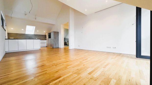 Hochwertig und großzügig:Dachterrassenwohnung mit allem was das Herz begehrt! - Photo 1