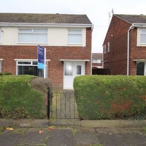 3 bedroom semi-detached house to rent - Photo 3