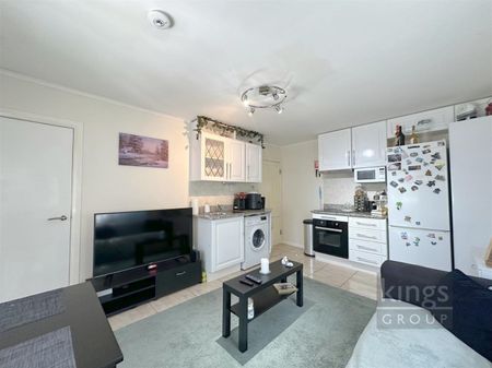 1 Bedroom Apartment To Let - Photo 5