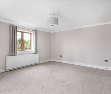 A stunning 5 bedroom family home situated on the outskirts of Wanta... - Photo 4