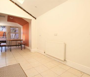 5 bedroom house, 1 en-suite - Photo 1