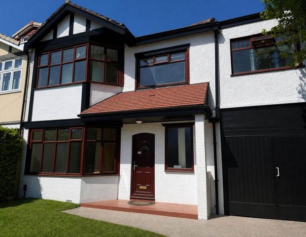 4 bedroom semi-detached house to rent - Photo 1