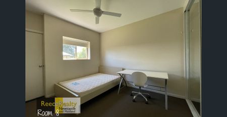 Brick Student House - Photo 3