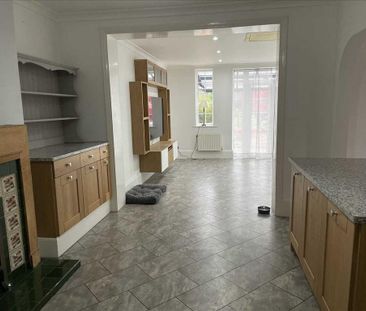 4 bedroom semi-detached house to rent - Photo 3