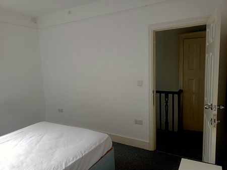Room in a Shared House, Babington Road, NW4 - Photo 4