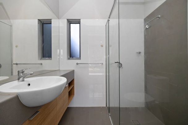 Modern & Low-Maintenance Townhouse for Rent! - Photo 1